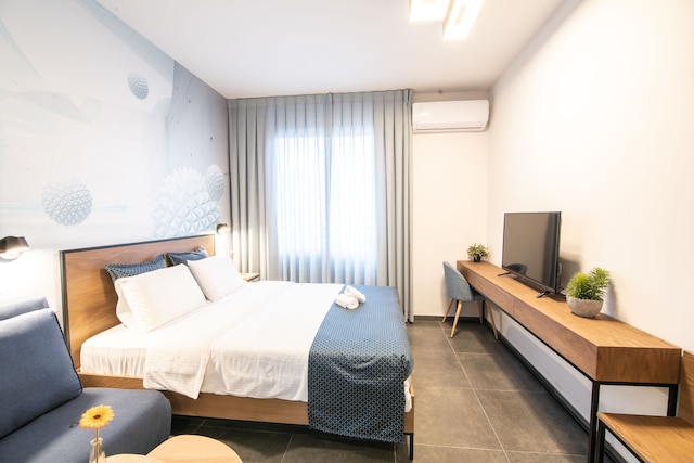 27 モンテフィオーレ TLV