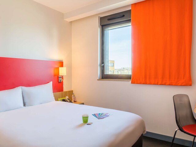 イビス スタイルズ ロマンス ヴァランス ガレ TGV