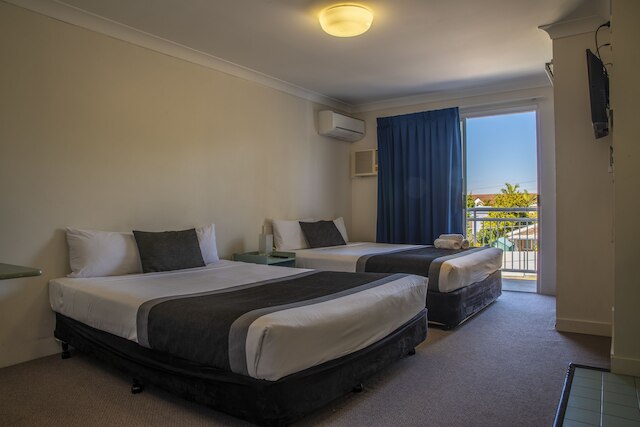 チャームサイド コート モーテル