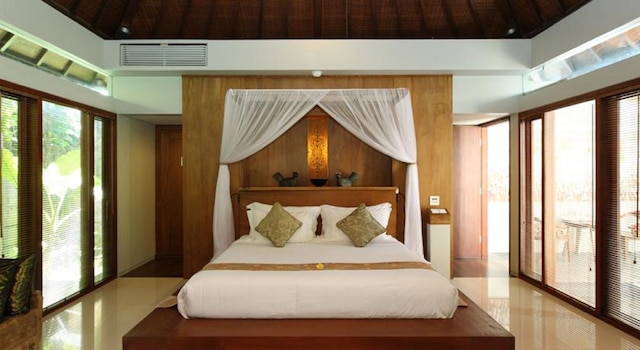 スワラパディ ヴィラ