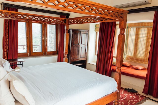 デブラ ウダイプール