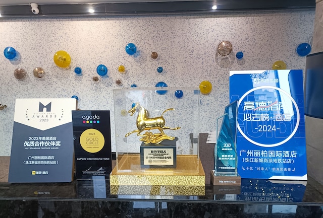 ラ ペルレ インターナショナル ホテル - 広州交易会の展示ホールと出展者登録カウンターへの無料シャトルバス (広州麗柏國際酒店 - 広交会免費穿梭巴士至展館及參展商註冊櫃台)