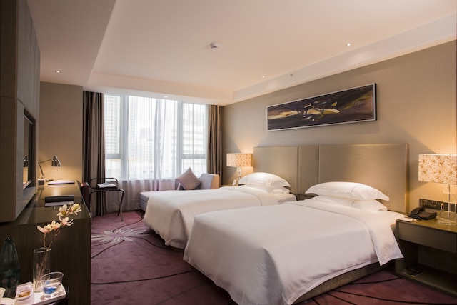 ラ ペルレ インターナショナル ホテル - 広州交易会の展示ホールと出展者登録カウンターへの無料シャトルバス (広州麗柏國際酒店 - 広交会免費穿梭巴士至展館及參展商註冊櫃台)