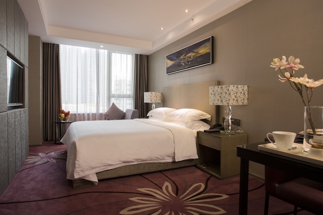 ラ ペルレ インターナショナル ホテル - 広州交易会の展示ホールと出展者登録カウンターへの無料シャトルバス (広州麗柏國際酒店 - 広交会免費穿梭巴士至展館及參展商註冊櫃台)