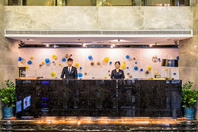 ラ ペルレ インターナショナル ホテル - 広州交易会の展示ホールと出展者登録カウンターへの無料シャトルバス (広州麗柏國際酒店 - 広交会免費穿梭巴士至展館及參展商註冊櫃台)