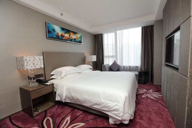 ラ ペルレ インターナショナル ホテル - 広州交易会の展示ホールと出展者登録カウンターへの無料シャトルバス (広州麗柏國際酒店 - 広交会免費穿梭巴士至展館及參展商註冊櫃台)