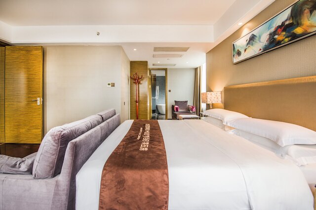 ラ ペルレ インターナショナル ホテル - 広州交易会の展示ホールと出展者登録カウンターへの無料シャトルバス (広州麗柏國際酒店 - 広交会免費穿梭巴士至展館及參展商註冊櫃台)