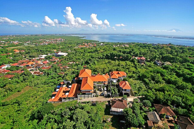 ジンバラン クリフス プライベート プール ホテル & スパ