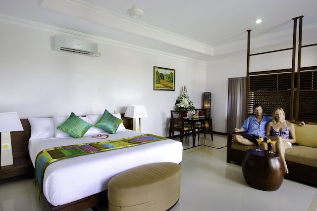 ジンバラン クリフス プライベート プール ホテル & スパ