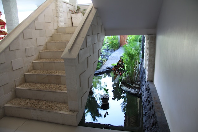 ジンバラン クリフス プライベート プール ホテル & スパ