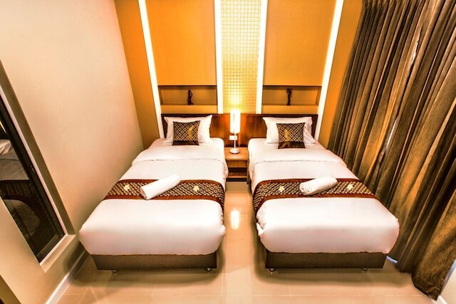 ジ エイム サトーン ホテル