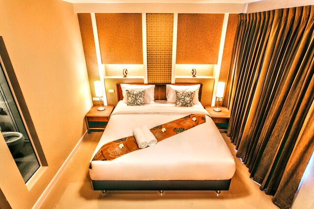 ジ エイム サトーン ホテル