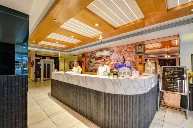 ホテル クリシュナ デラックス