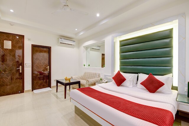 ホテル クリシュナ デラックス