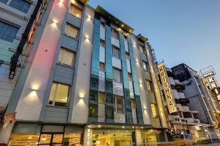 ホテル クリシュナ デラックス