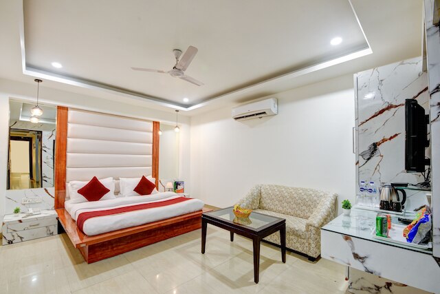 ホテル クリシュナ デラックス