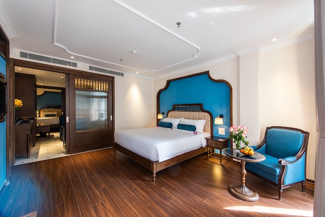 ティラン ホテル