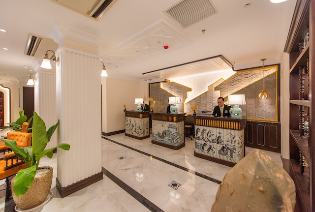 ティラン ホテル