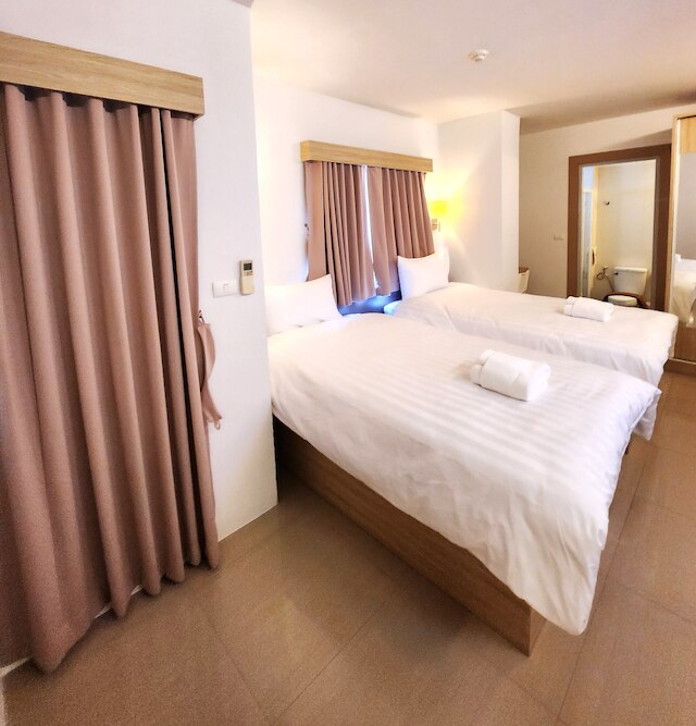 プロム ラチャダ ホテル