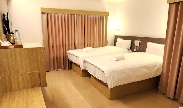 プロム ラチャダ ホテル