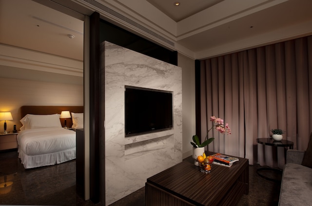 レオフー レジデンシーズ (六福居)