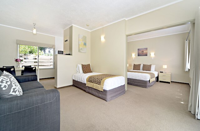 タカプナ モーター ロッジ