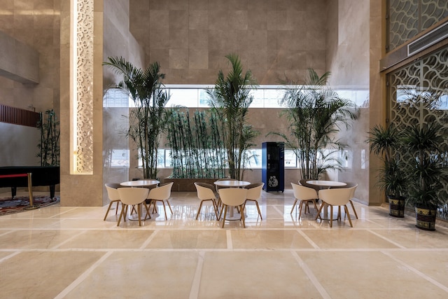 広州パール リバー インターナショナル ホテル (逸景路地下鉄駅) (广州珠江国际酒店)