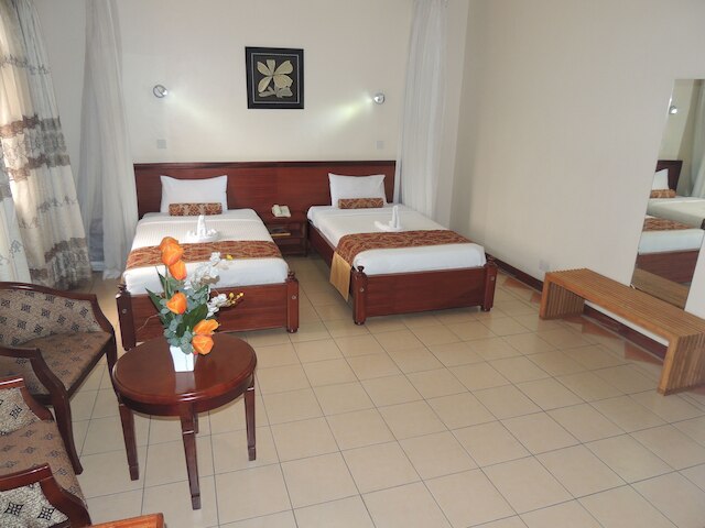 ヘネシス ホテル