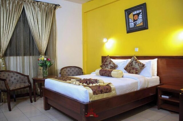 ヘネシス ホテル