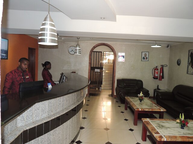 ヘネシス ホテル