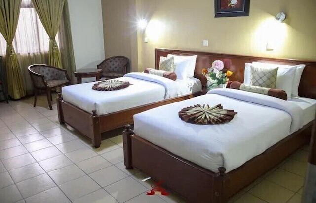 ヘネシス ホテル