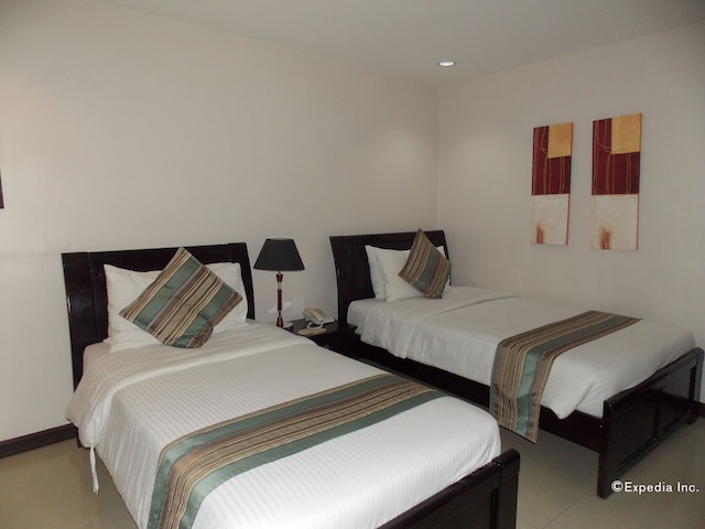 ザ スイーツ アット カレ ヌエバ