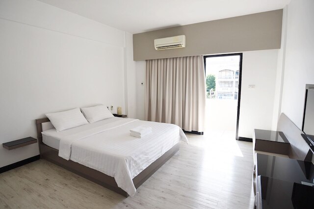 ハイシーズンホテル