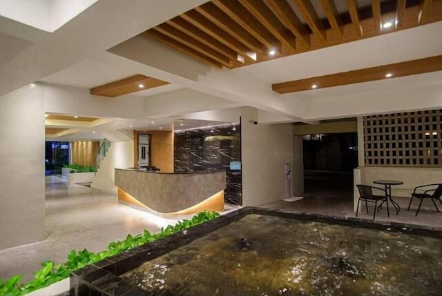 ハイシーズンホテル