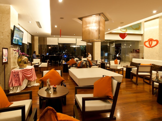 グランドジョムティエンパレスホテル