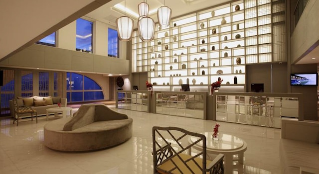 ザ クォーター フアランポォン バイ UHG