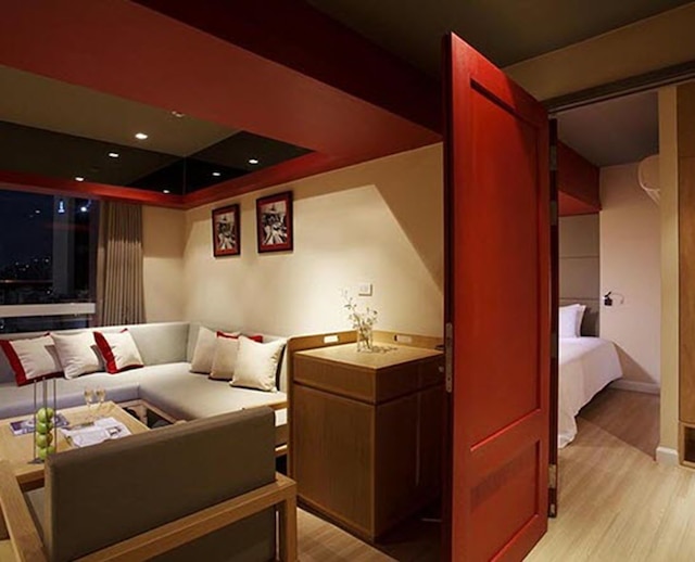 ザ クォーター フアランポォン バイ UHG