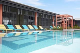 ザ クォーター フアランポォン バイ UHG