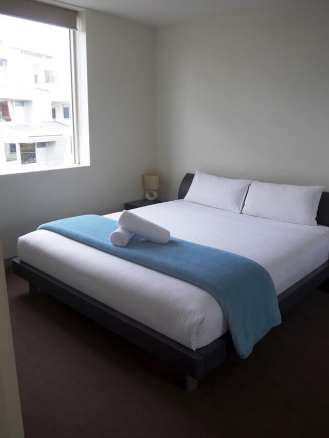 サマー イン ホリデイ アパートメンツ