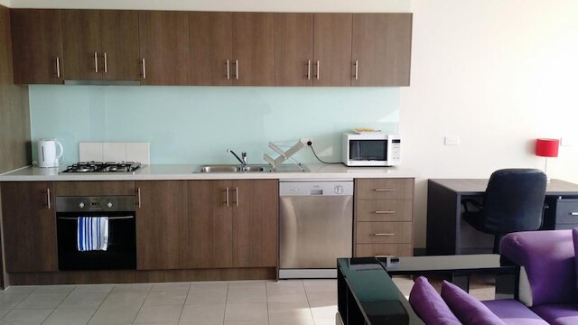 サマー イン ホリデイ アパートメンツ