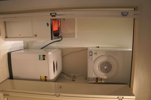 サマー イン ホリデイ アパートメンツ