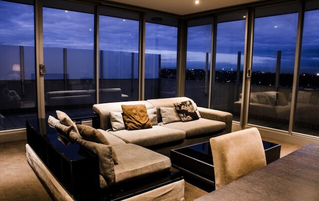 サマー イン ホリデイ アパートメンツ