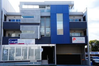 サマー イン ホリデイ アパートメンツ