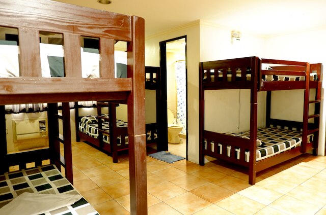 アワ オーサム ホステル