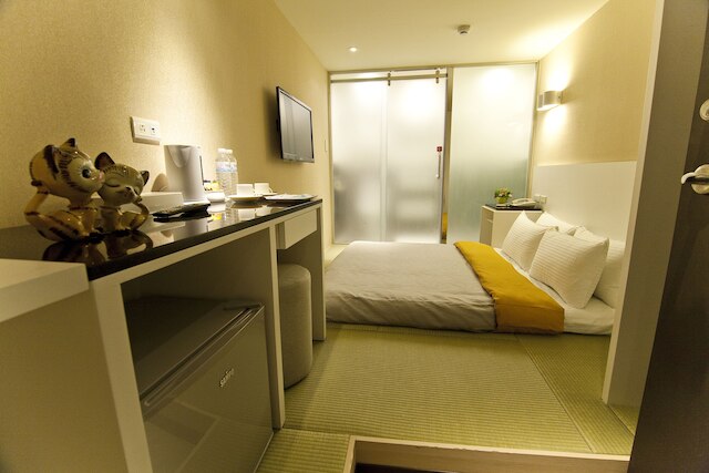 E ハウス ホテル (易屋網)