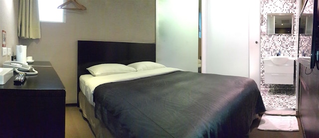 E ハウス ホテル (易屋網)