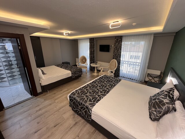 ラティフォグル ホテル