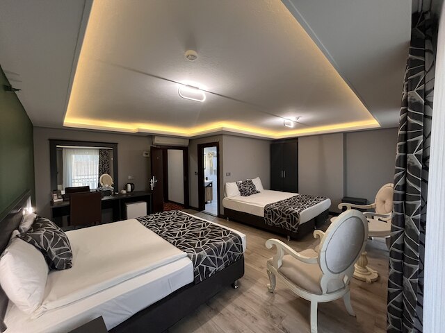 ラティフォグル ホテル