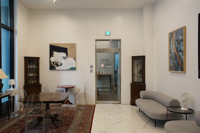 ホテル ダダ インサドン