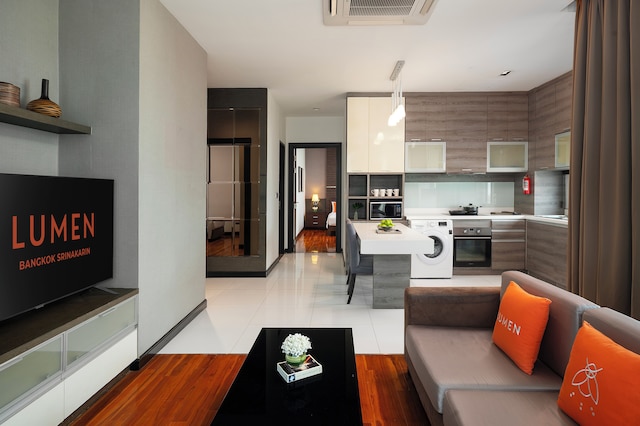 ルーメン バンコク スリナカリン